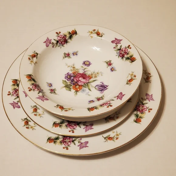 Harmony House Dresdania Plates - Picture 5 of 16